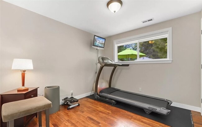Building Photo - LOW RENT!Beautiful 4Bed2Bath House!PRIME h...