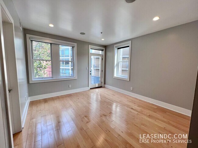 Building Photo - 2619 Garfield St NW