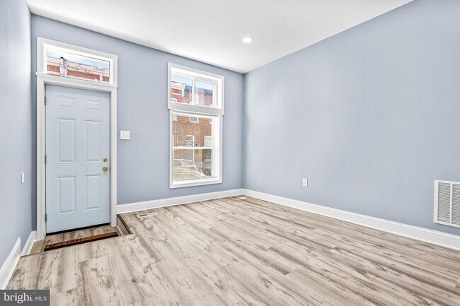 Building Photo - 818 N Rose St