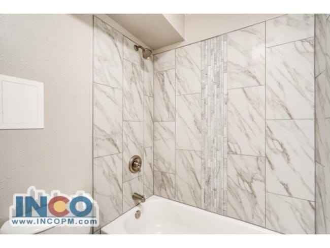 Building Photo - 4769 W Ellsworth Ave