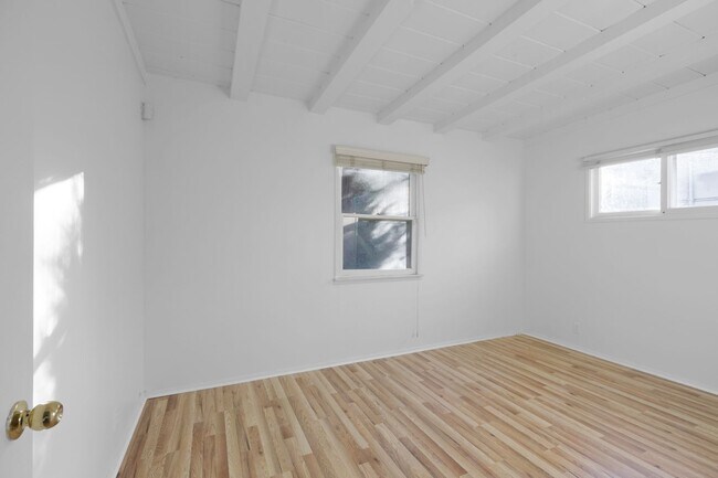 Building Photo - 15826 Magnolia Blvd