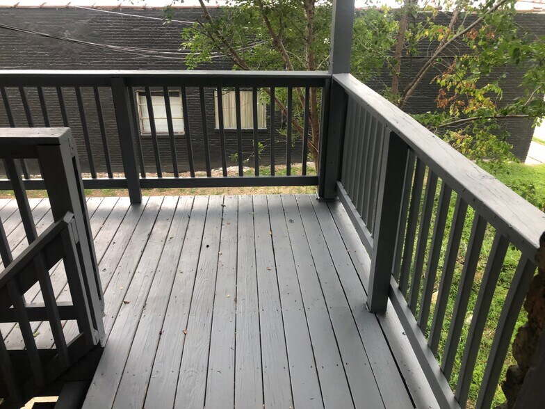 Porch/Balcony - 106 7th St