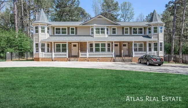 Building Photo - 265 Lexington Heights