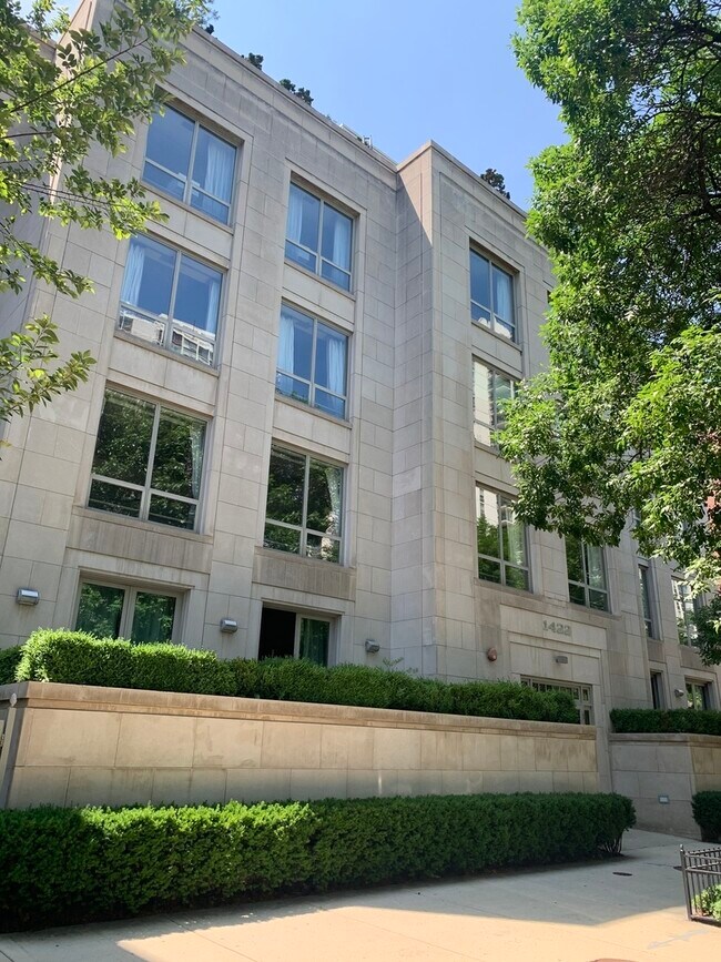 Primary Photo - 1422 N LaSalle St