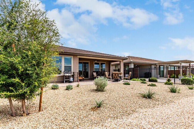 Building Photo - Luxury 2BR + Den Townhome in Amenity-Packed Community - Encanterra