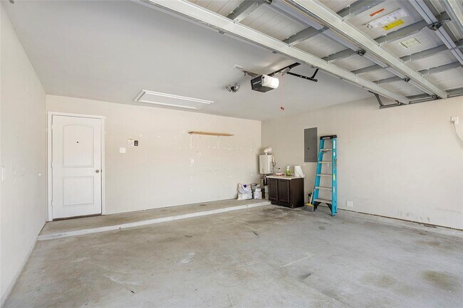 Building Photo - 18115 Van Berkel Ln