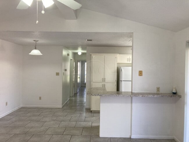 Building Photo - 2405 Bermuda Dr