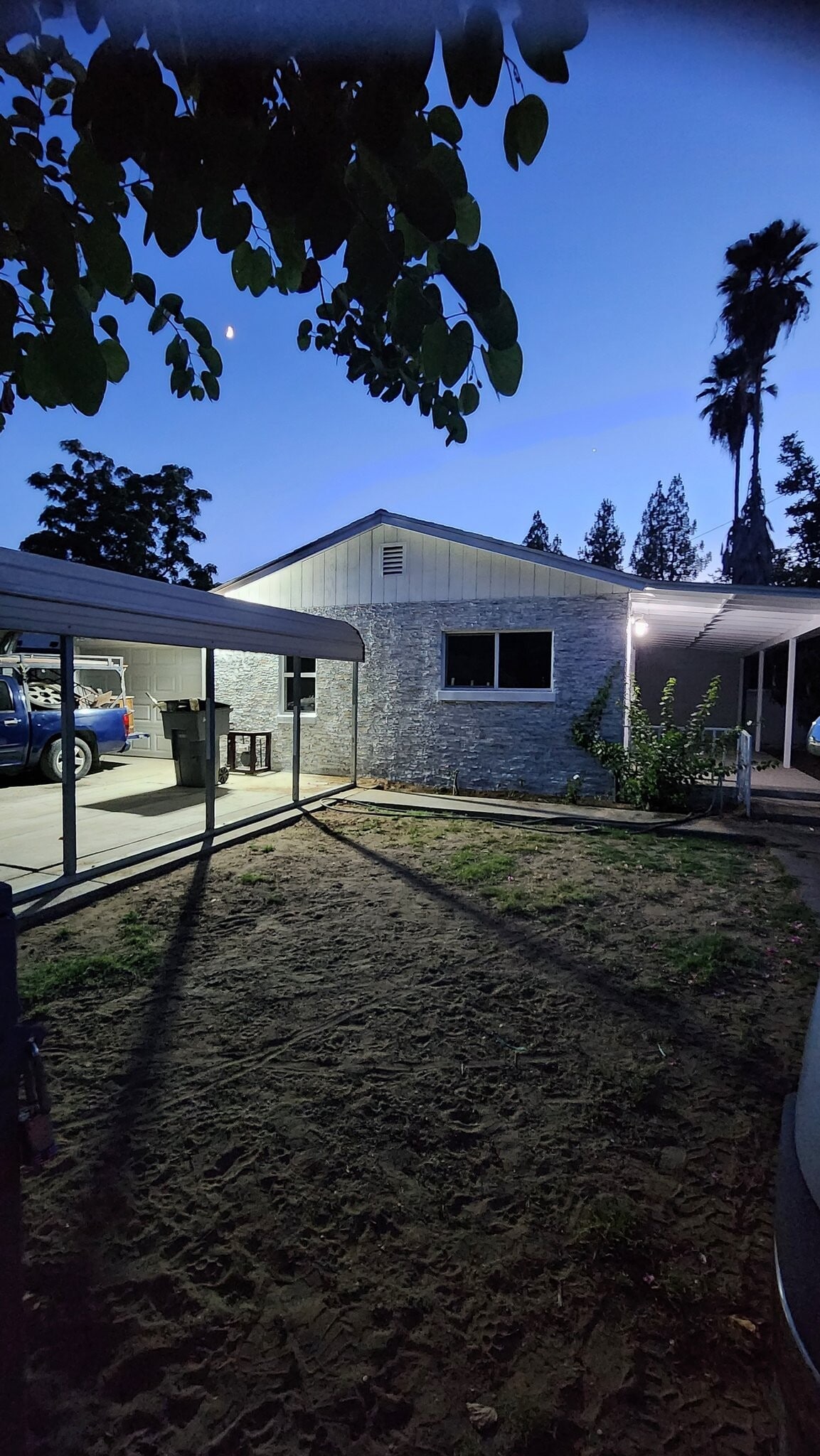 Building Photo - 128 S Willow Ave