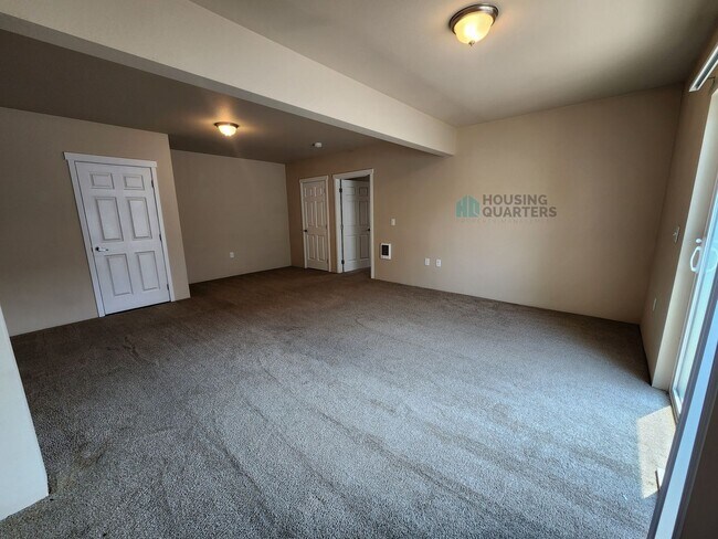 Building Photo - 5120 E Grace Ave