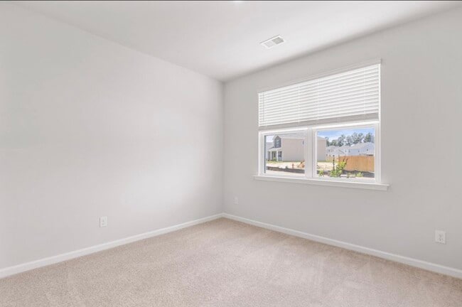 Building Photo - 102 Green Passage Ln