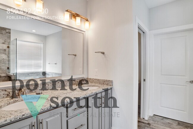 Building Photo - 16262 Tarpon Dr