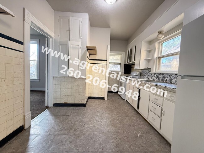 Building Photo - 2 Bedroom House - $300 off first months rent