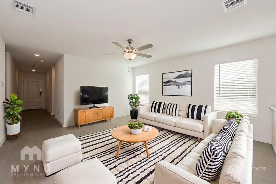 Building Photo - 2768 Ctr Crk Ln