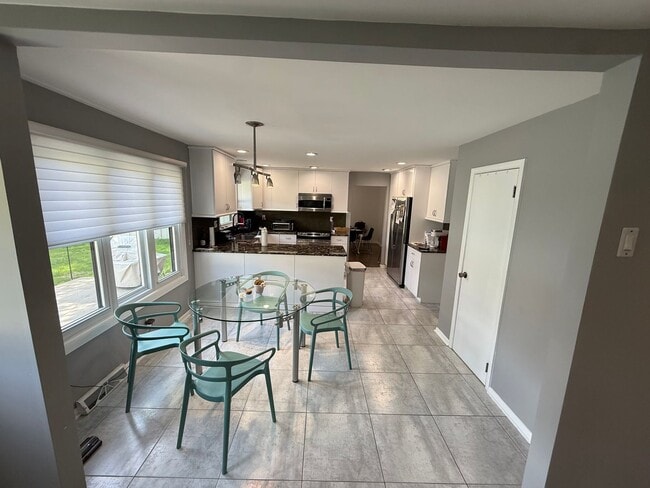 Building Photo - Large House in Cherry Hill East for Rent