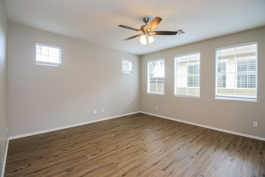 Building Photo - 10238 E Isleta Ave
