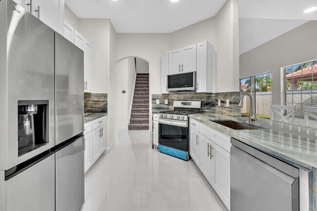 Building Photo - 36 Monterey Pointe Dr
