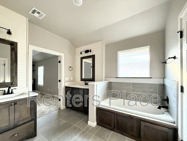 Building Photo - 2713 SE 22nd St