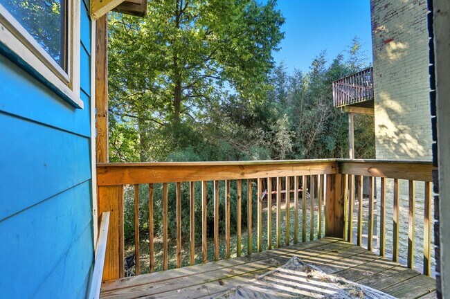 Building Photo - Emming Duplex