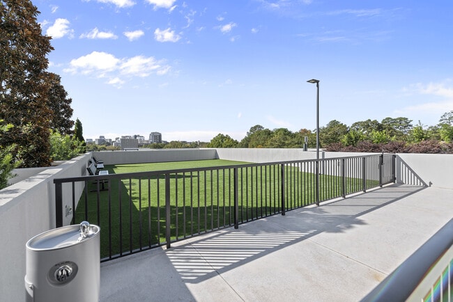 Building Photo - 2425 Peachtree Rd NE