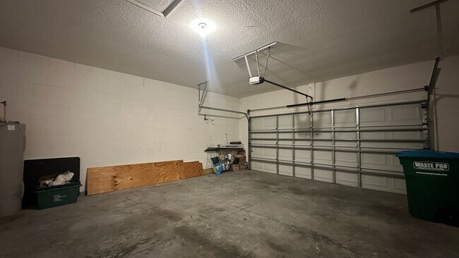 Building Photo - 418 Brentwood Club Cove