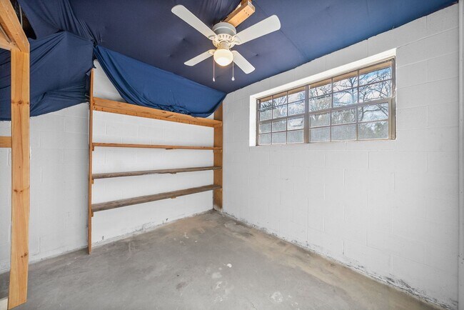 Building Photo - 3 Bedroom 2 Bath Country Home For Rent in Dover!