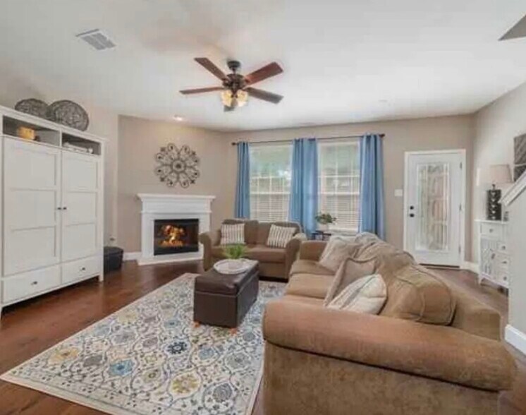 Building Photo - 2716 Zoeller Dr