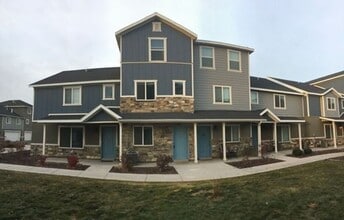 Building Photo - Charming 2 Story Townhome w/ 2 Attached Car Garage