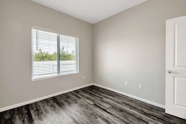 Building Photo - 1317 Azena St