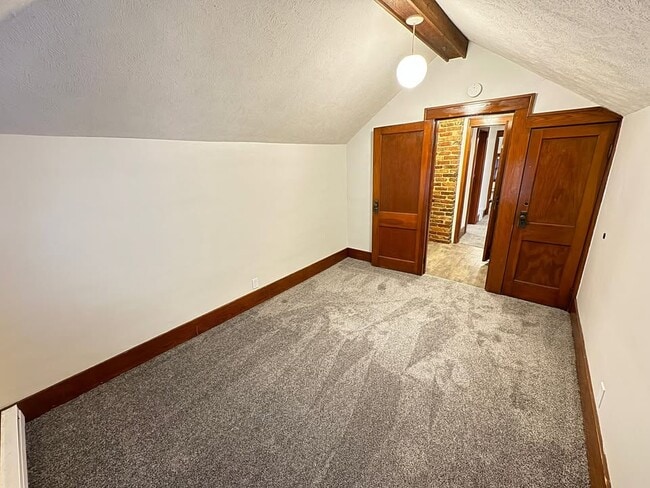 Building Photo - 1004 B St