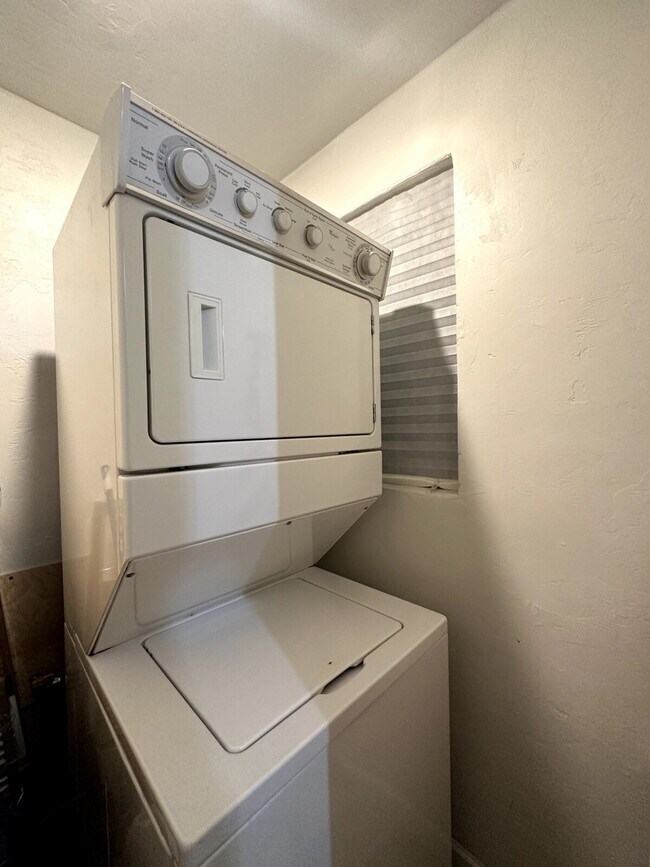 Building Photo - 1314 S 8th Ave