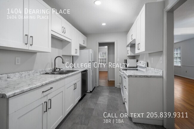 Building Photo - 1404 Dearing Pl