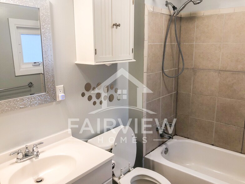 Bathroom - 3520 Demott St