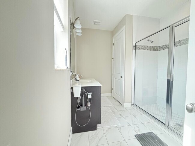 Building Photo - 5053 Grandiflora Rd
