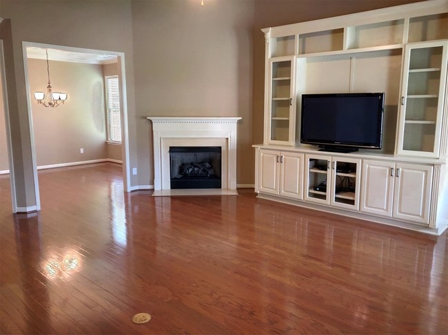 Building Photo - 2907 Blossom Park Drive Southeast