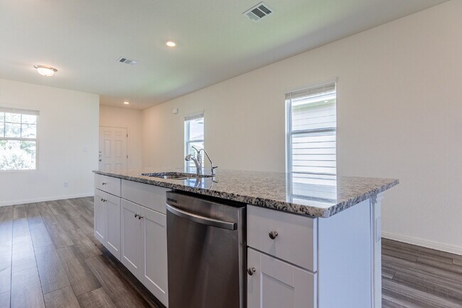 Building Photo - 141 Rubrum Rd