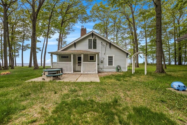 Building Photo - 2013 N Scenic Dr