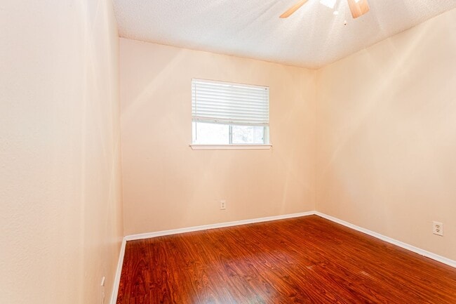 Building Photo - 3004 Pecan Springs Rd