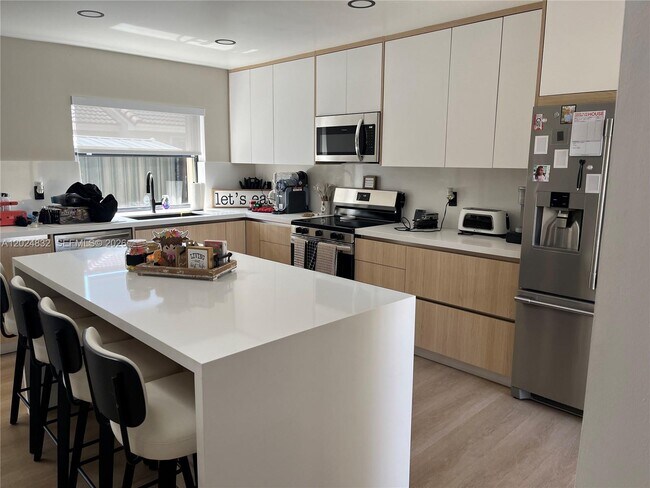 Building Photo - 6538 NW 170th Ln