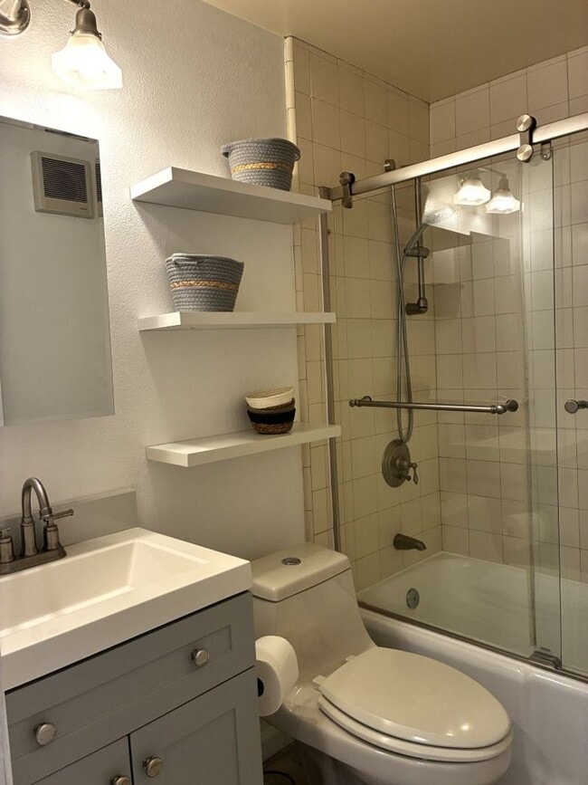 Building Photo - Light-Filled, Thoughtfully Updated Condo with Private Patio & Resort Amenities