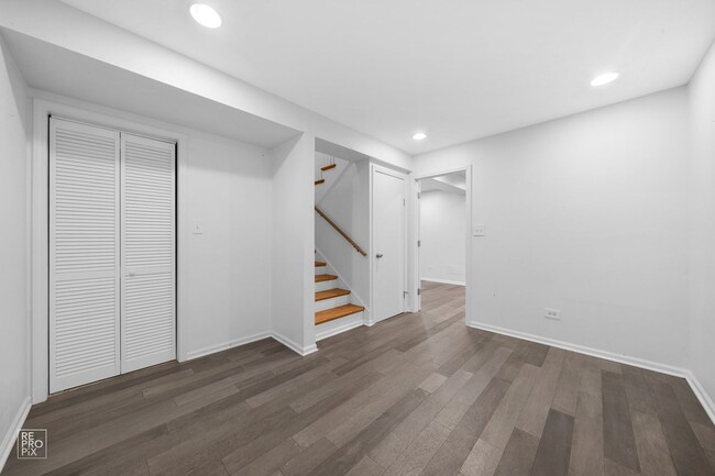 Building Photo - Spacious and Modern Wicker Park Duplex