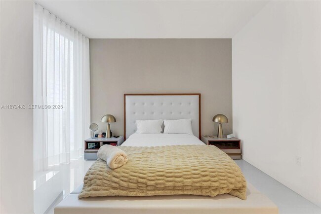 Building Photo - 300 Biscayne Blvd Way