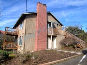Building Photo - Charming 2-Bedroom Rental in Prime Oregon City Location!