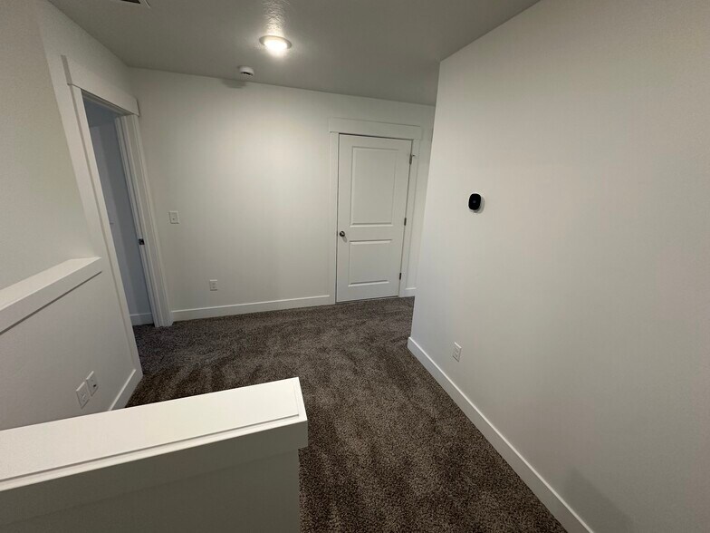 Building Photo - 33 N 460 W