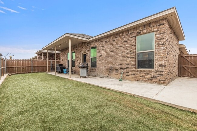 Building Photo - 6923 Ranch Ave.