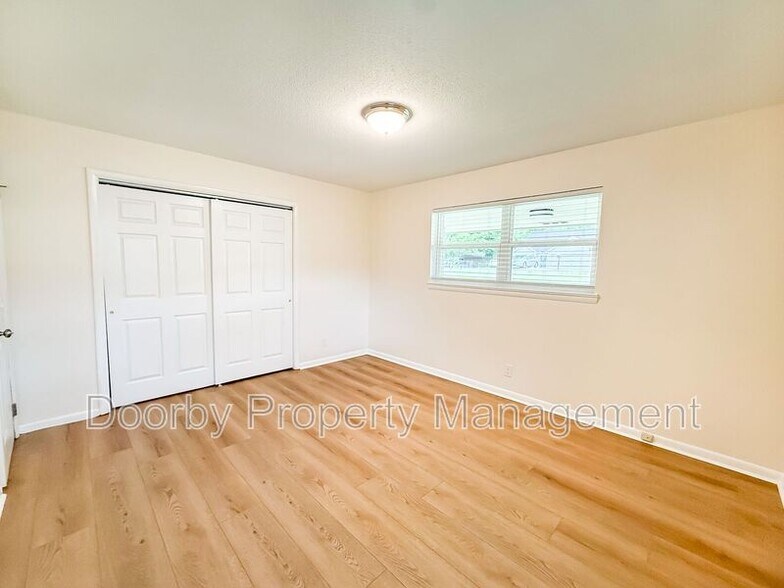 Building Photo - 7490 Austin Dr