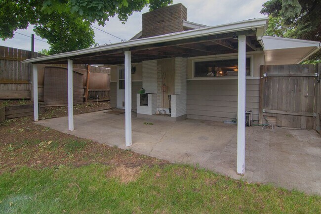 Building Photo - South Hill cute 2 Bed 1 Bath rancher with covered entertaining patio - Coming Soon 9/23