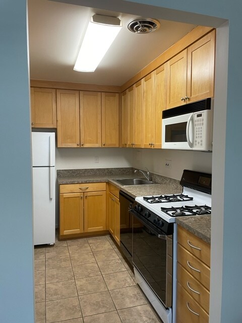 Building Photo - 4020 Washington Blvd