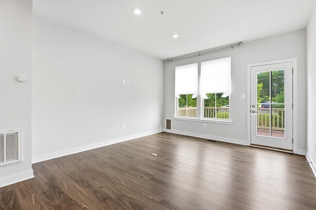 Building Photo - 5714 Richmanor Terrace
