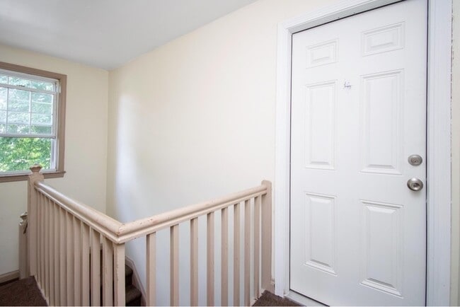 Building Photo - 1540 Memorial Ave