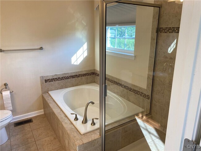 Building Photo - 107 Shaker Heights